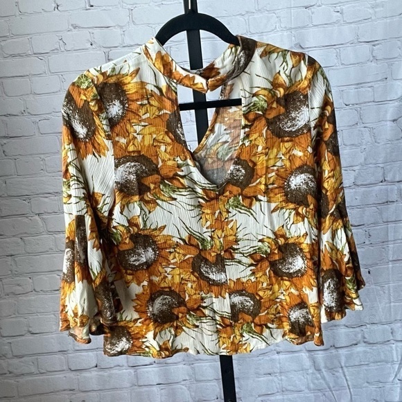 Entro Sunflower Bell Sleeve Keyhole Choker Top Size Small - Picture 4 of 6